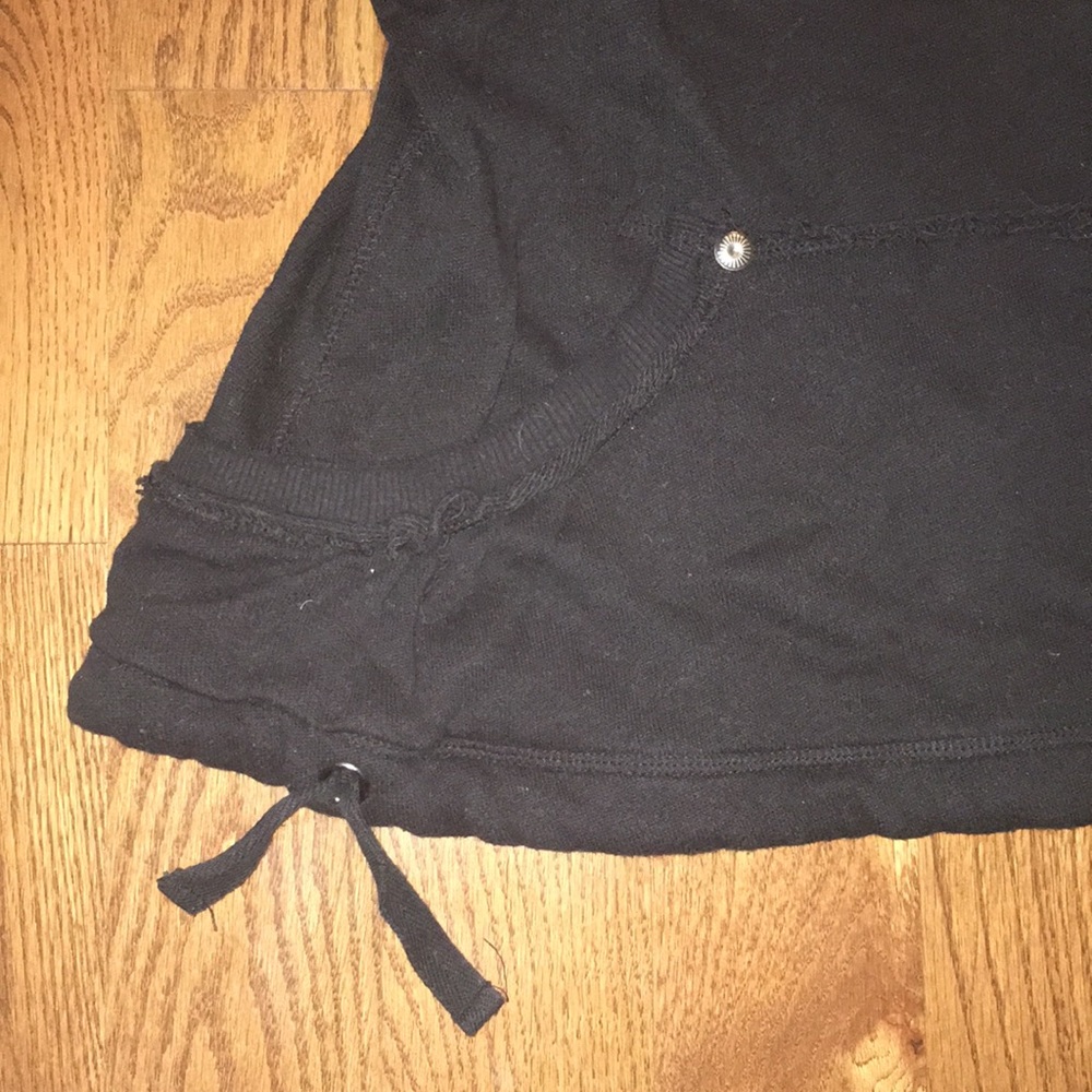 BLACK V NECK PEACE SIGN STUD SWEATSHIRT SIZE M - Picture 5 of 8